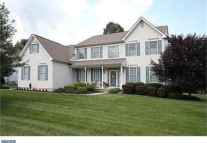 1st image of 16 Woodsview Dr