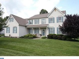 16 Woodsview Dr, Garnet Valley, PA 19060