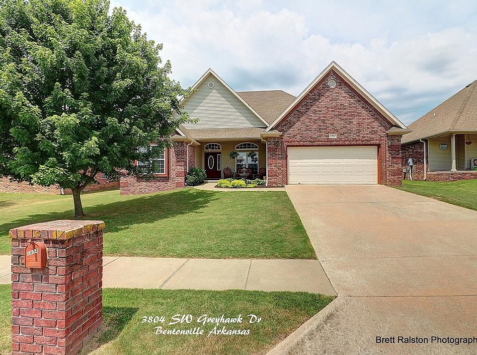 1st image of 3804 SW Greyhawk Dr