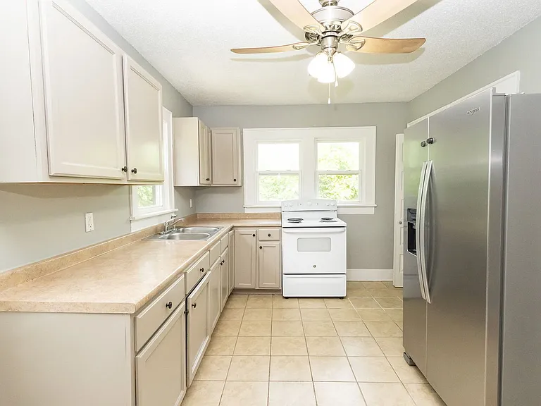 1812 John Ross Rd — Photo 4