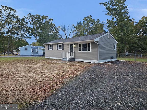 2nd image of 411 Woodlawn Ave