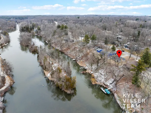 2757 Cascade Springs Dr SE, Grand Rapids, MI 49546