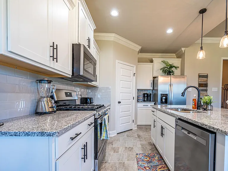 Tallulah Dr — Photo 22