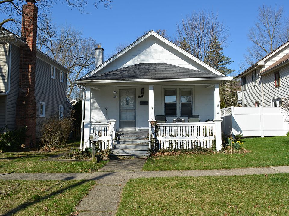 1st image of 605 Carpenter St