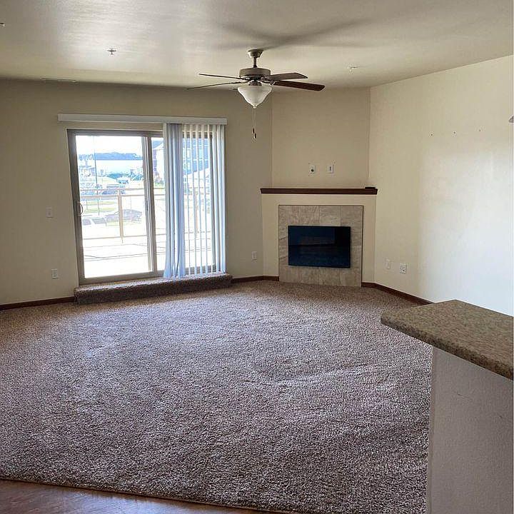 1st image of 565 Cameron Way APT 204