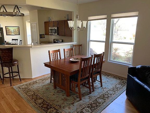 4th image of 126 Essex Ln