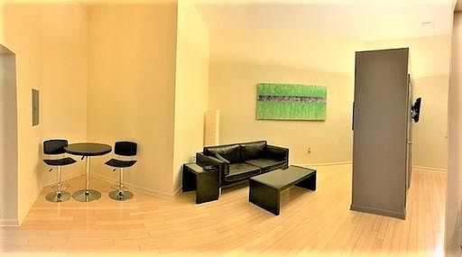 2nd image of 909 Green St APT 104