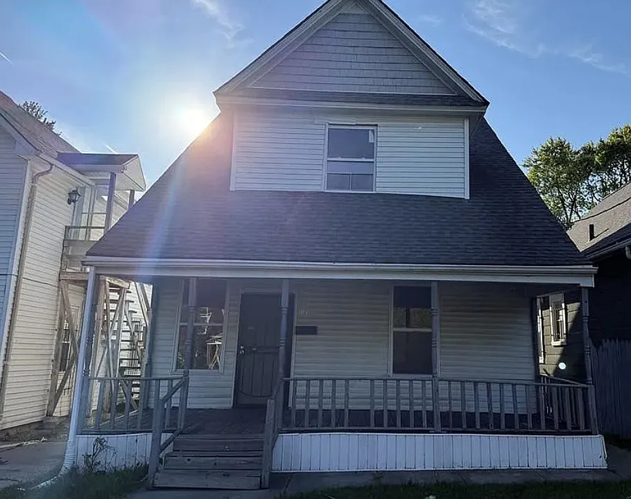 1130 Montrose Ave