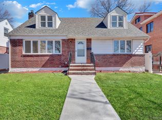 5333 202nd St, Oakland Gardens, NY 11364