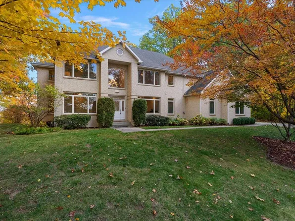 419 River Run Dr, Saint Joseph, MI 49085