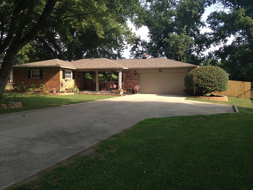 1st image of 613 Medallion Dr