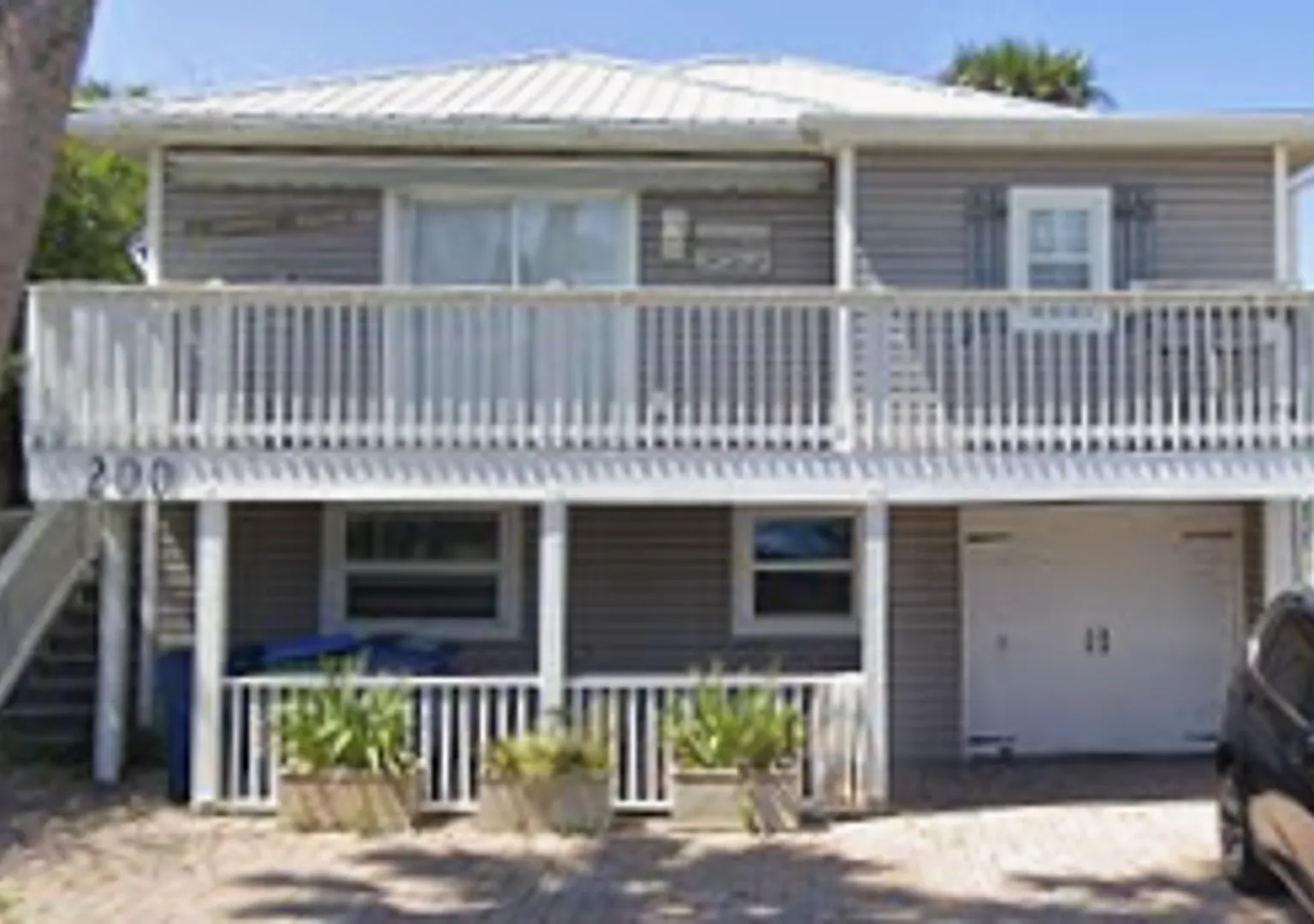 Close to the Beach — Photo 1