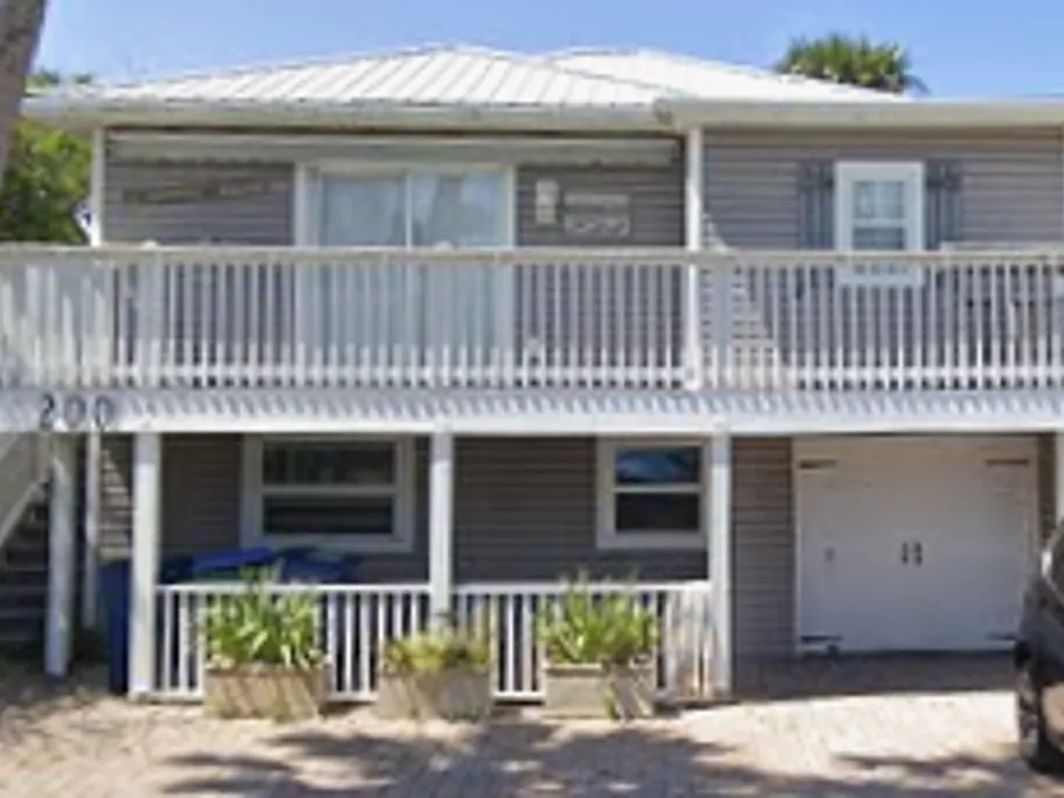 200 Walnut St #1