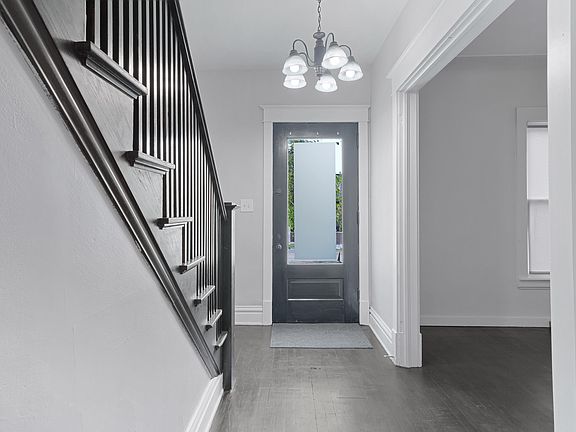 4th image of 626 Michigan St NE