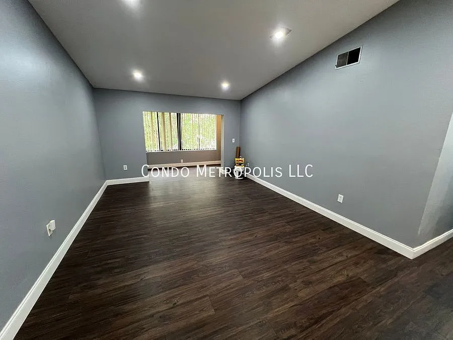 Spacious 2BR/2BA Condo Near Millenia Mall & Universal ~ — Photo 2