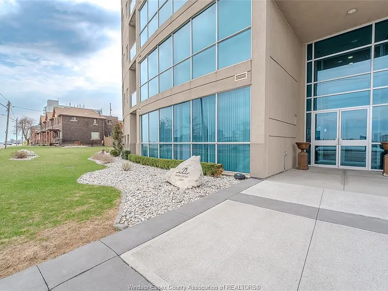 1225 Riverside Dr W #103 — Photo 1