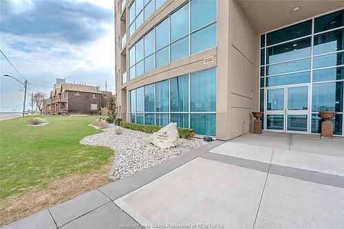 1225 Riverside Dr W Photo 1