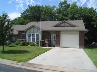 5822 SW Sterling Ln, Topeka, KS 66604