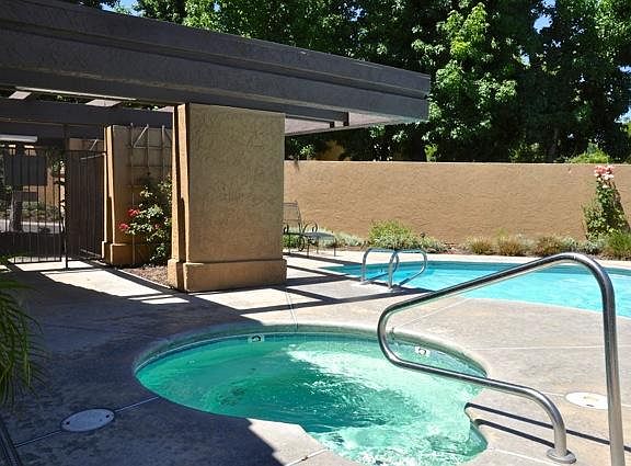 3rd image of 2821 Lou Ann Dr #210