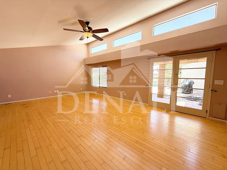 2102 W Knox Rd — Photo 11