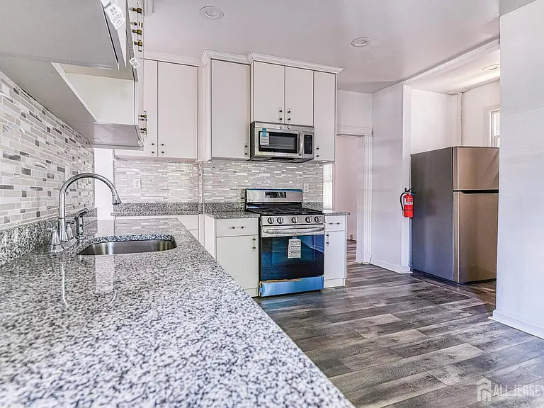 212 Easton Ave #1 — Photo 10