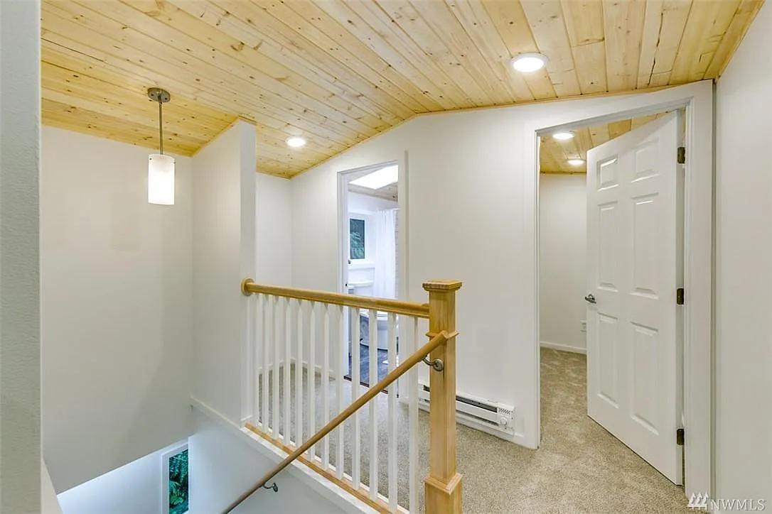5486 Lynwood Center Rd NE — Photo 4