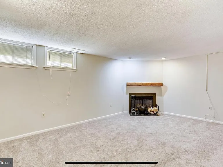 414 Carousel Ct — Photo 20