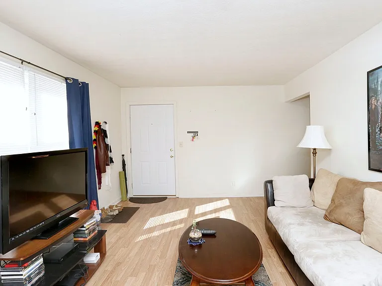 1340 Royalty Ct — Photo 5