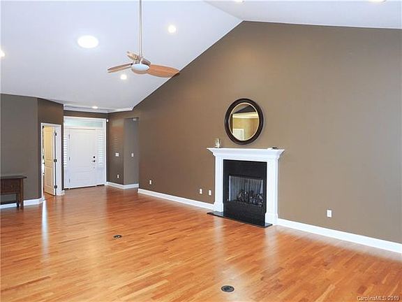 5th image of 50 Waterside Dr