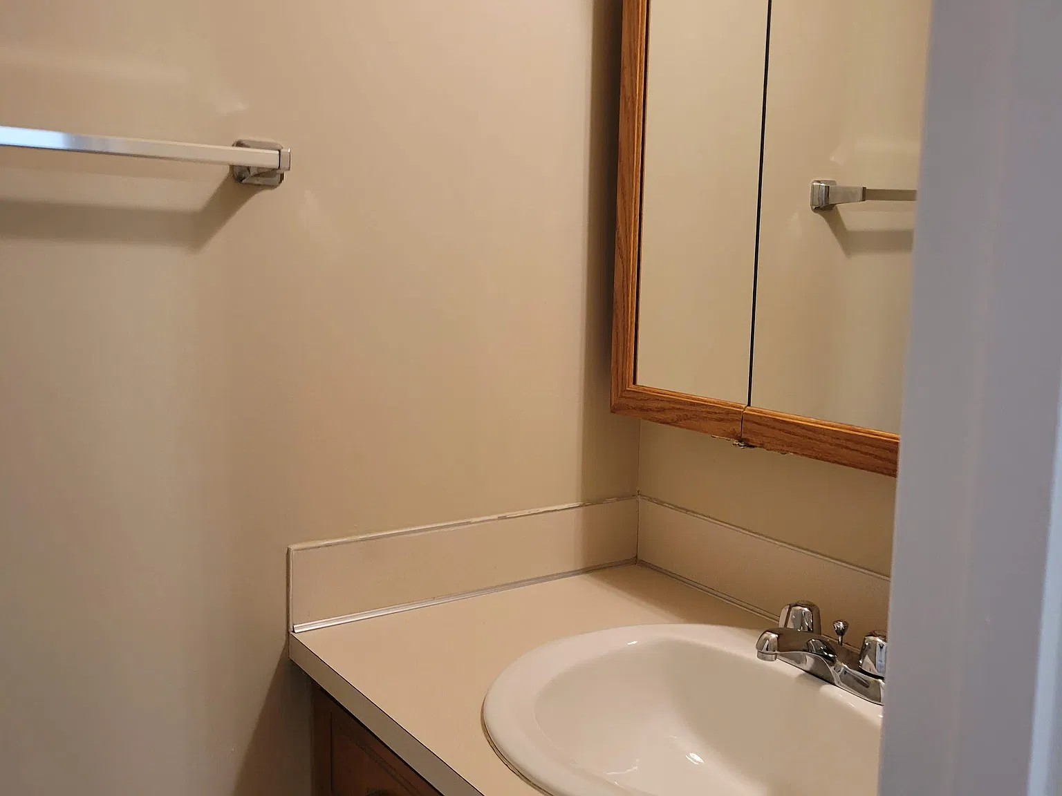 1608 Village Lake Dr — Photo 3