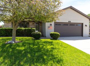 3152 Bellfield Dr, Oshkosh, WI 54904