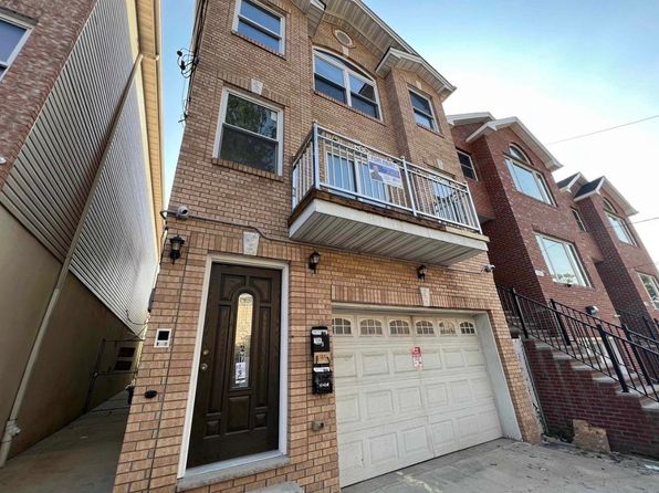 135 Oxford Ave APT 2