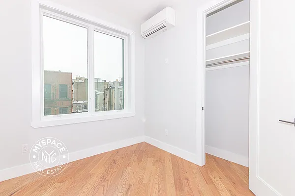 Rented by MySpaceNYC | media 25