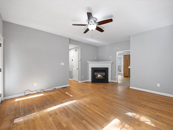 5th image of 4725 Hidden Hollow Ln
