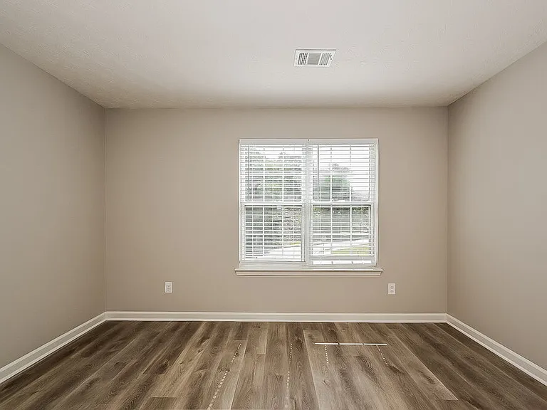 135 Greenland Dr — Photo 16
