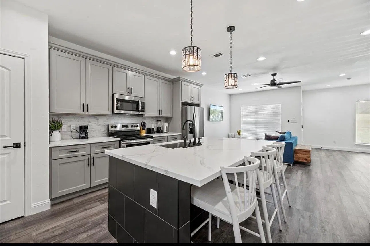 3 bed, 2.5 bath, 2824 sqft, $2,250 — Photo 1