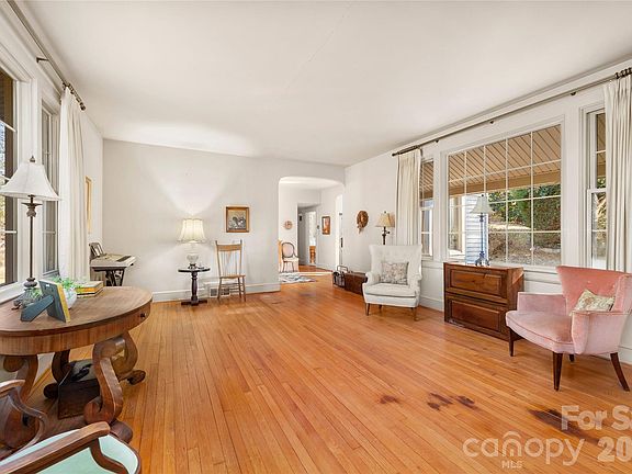 5th image of 226 School Rd