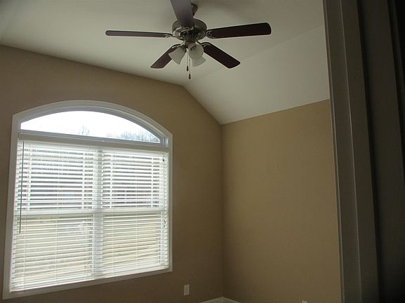 5th image of 611 Hidden Valley Dr