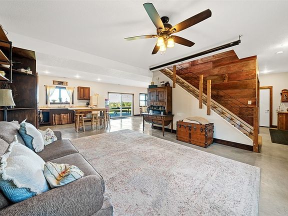 2nd image of 19597 Hilltop Ct
