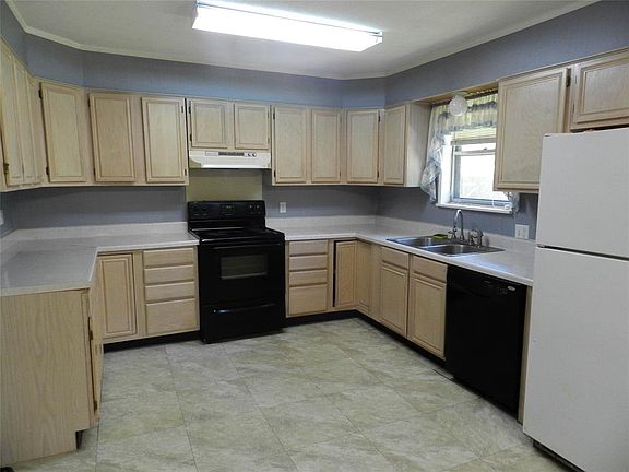 2nd image of 802 Cottonwood St