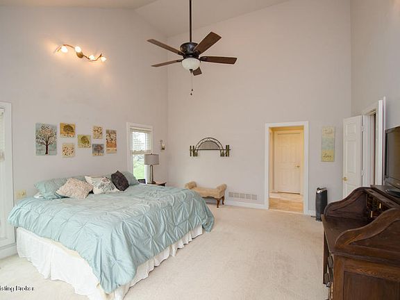5th image of 1004 Julianna Dr