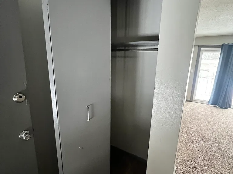 2440 Shaker Ct #5 — Photo 4