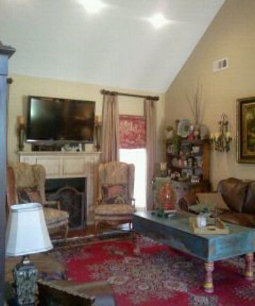 Large living room w/ vault ceilings