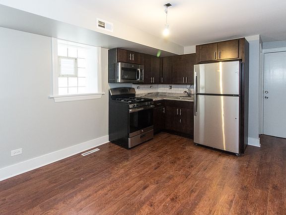 2nd image of 2028 N Sawyer Ave #Gdn