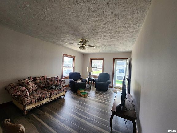 4th image of 203 W Kaskaskia St