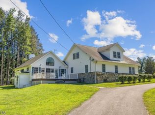 2 Spring Brook Ln, Glen Gardner, NJ 08826