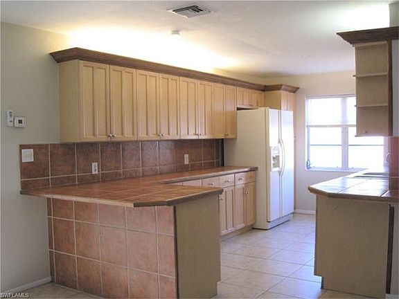 4th image of 320 SE 17th Pl