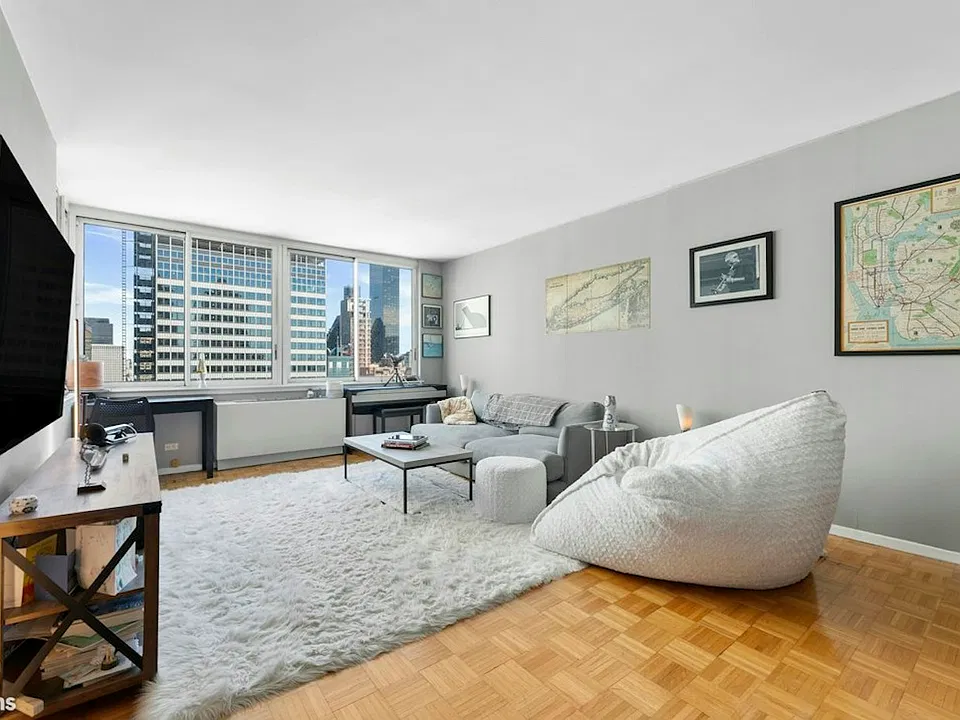 235 E 40th St #35F