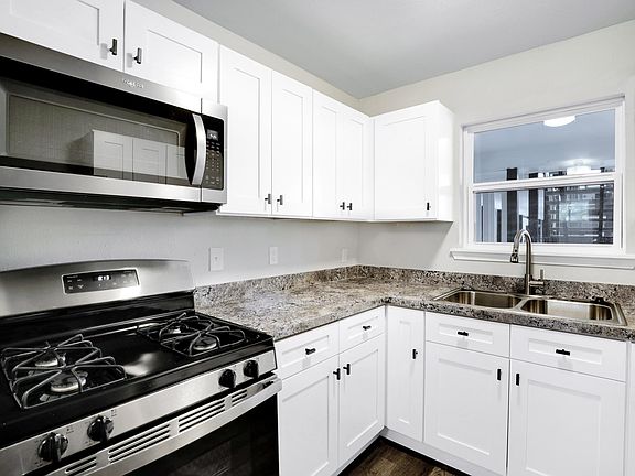 4th image of 2118 Edgehill Dr APT 109
