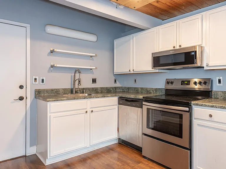201 S Hoskins Rd #216 — Photo 5